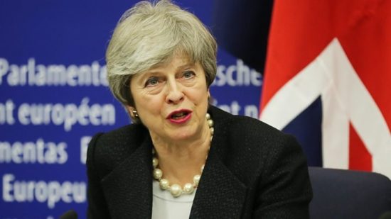 Μέι: «Όσο καθυστερεί το brexit, τόσο κοντύτερα έρχεται το μη-brexit»