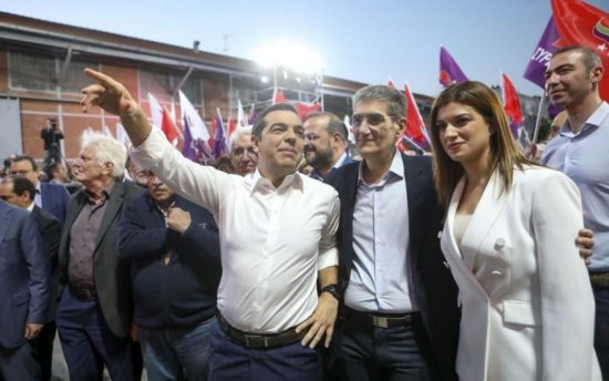 Σε Ρομά και πρόσφυγες καταφεύγει το Μαξίμου μετά την ψυχρολουσία των γκάλοπ