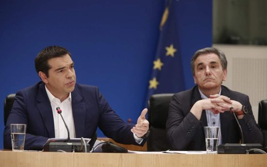 Υπερπλεόνασμα παροχών και… αισιοδοξίας με εξαγγελίες €7 δισ.