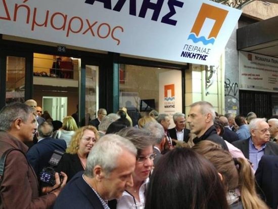 Στο εκλογικό του κέντρο έφτασε ο Γιάννης Μώραλης