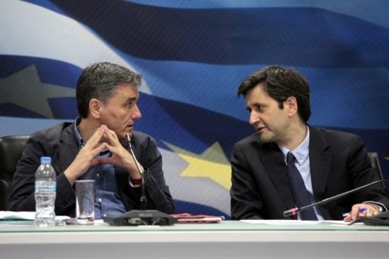 Μοιράζουν παροχές τώρα… ετοιμάζουν λιτότητα για μετά