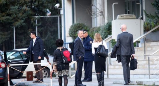 Δημοσιονομικά, παροχές και «κόκκινα» δάνεια στο μενού των θεσμών