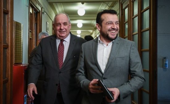 Ο Κουίκ θυμήθηκε τον «καραμανλικό» εαυτό του και τον θύμισε και στον… Παππά