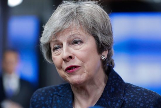 Βρετανικός Τύπος: Η Τερέζα Μέι θα παραιτηθεί με δάκρυα στα μάτια