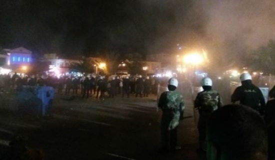 Λέσβος: Αύριο η δίκη όσων συνελήφθησαν πριν ένα χρόνο στην εκκένωση της πλατείας Σαπφούς