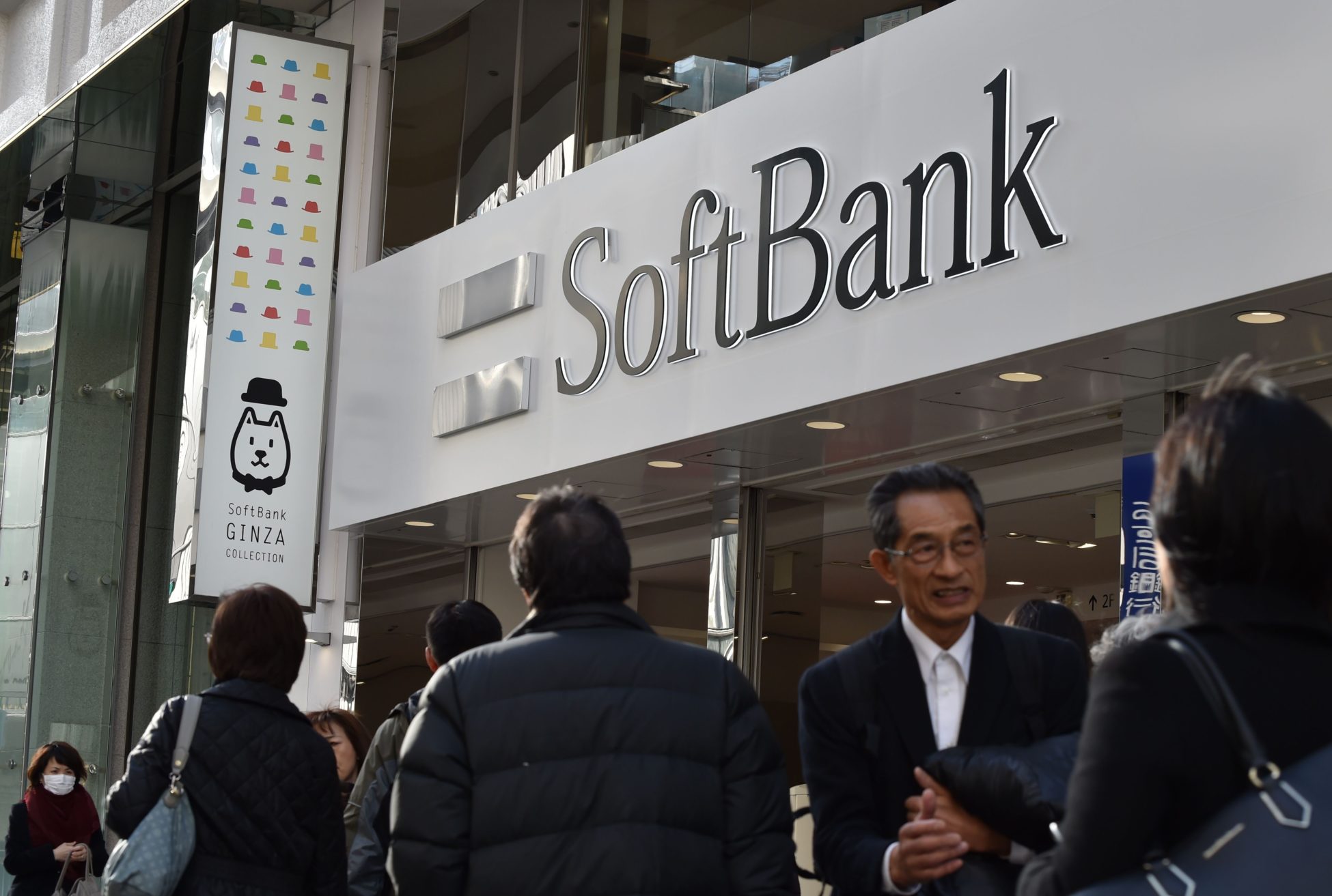 Πλήγμα για τη μετοχή της SoftBank το κακό ντεμπούτο της Uber στο χρηματιστήριο