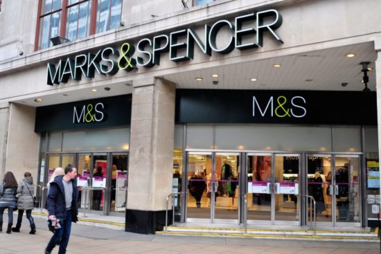Marks & Spencer: Πλήγμα για τα κέρδη – Ξεκινά την έκδοση δικαιωμάτων
