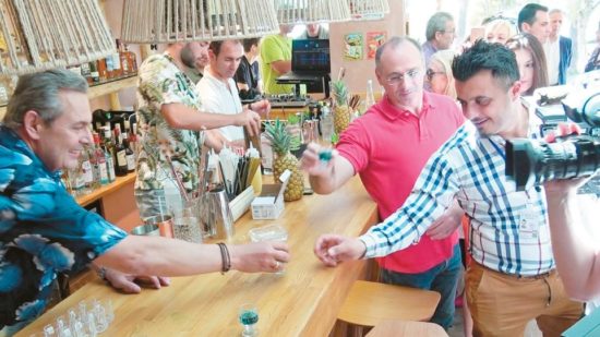 Πάνος Καμμένος: Άνοιξε μπαρ και κατεβάζει τα ρολά των ΑΝΕΛ;