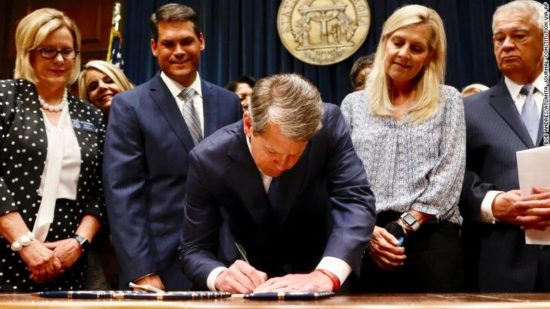 ΗΠΑ: Μάνατζερς από 200 μεγάλες εταιρείες υπεραμύνονται των δικαιωμάτων των γυναικών