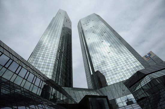 Deutsche Bank: Υπό έρευνα κορυφαία στελέχη για σκάνδαλο με επιστροφές φόρων