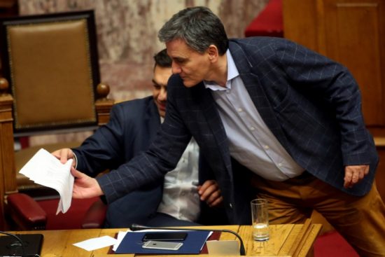 Με φωτογραφική τροπολογία σβήνουν τελωνειακές παραβάσεις της ΣΕΚΑΠ