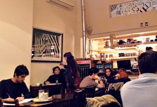 Ιράν: «Λουκέτο» σε 547 καφέ και εστιατόρια για λόγους παραβίασης της «ισλαμικής ηθικής»