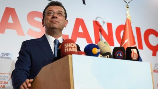 Τουρκία: Διευρύνεται η διαφορά μεταξύ Ιμάμογλου – Γιλντιρίμ