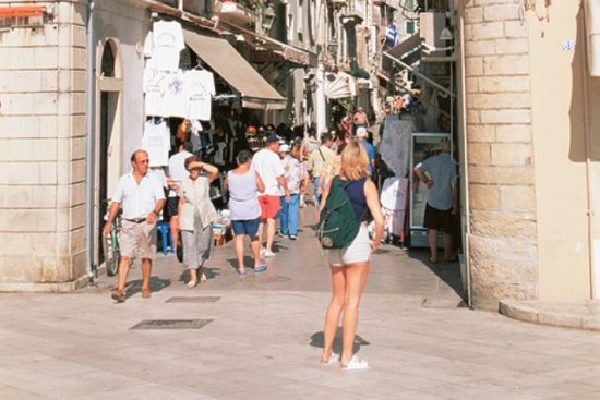 Δέκα προβλήματα του τουρισμού ζητούν λύση μετά την κάλπη