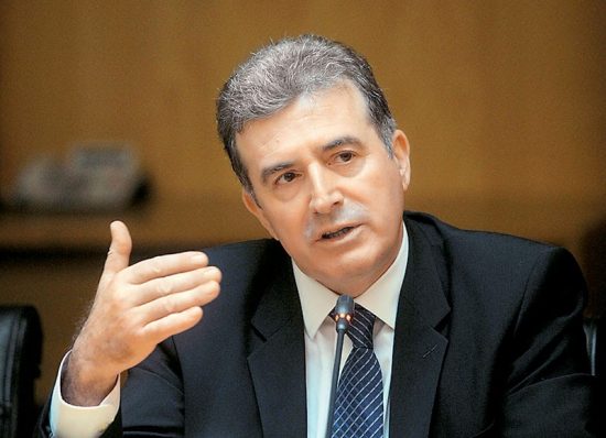 Διαμαρτυρία ομάδας νεαρών έξω από το σπίτι του Χρυσοχοΐδη