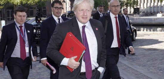 Στα 100 δισ. στερλίνες κοστολογούνται οι υποσχέσεις των Τόρις