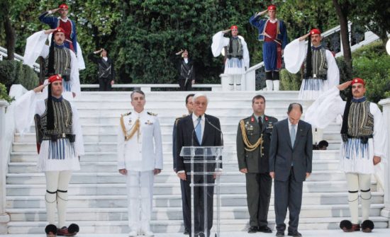 Ενωτικό μήνυμα του Παυλόπουλου στην 45η επέτειο της Δημοκρατίας