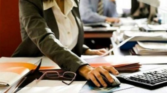 ΟΟΣΑ: Ποιοι Ευρωπαίοι εργάζονται τις λιγότερες ώρες ετησίως και ζητούν 4ήμερη εργασία χωρίς μείωση μισθού