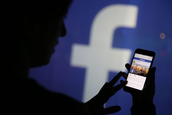 Το Facebook επιδιώκει πλέον να διαβάζει το μυαλό μας