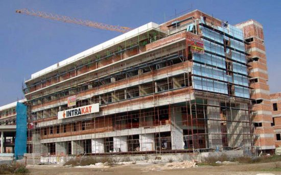 Ιντρακάτ: Η κυβέρνηση αλλάζει το κλίμα στις κατασκευές