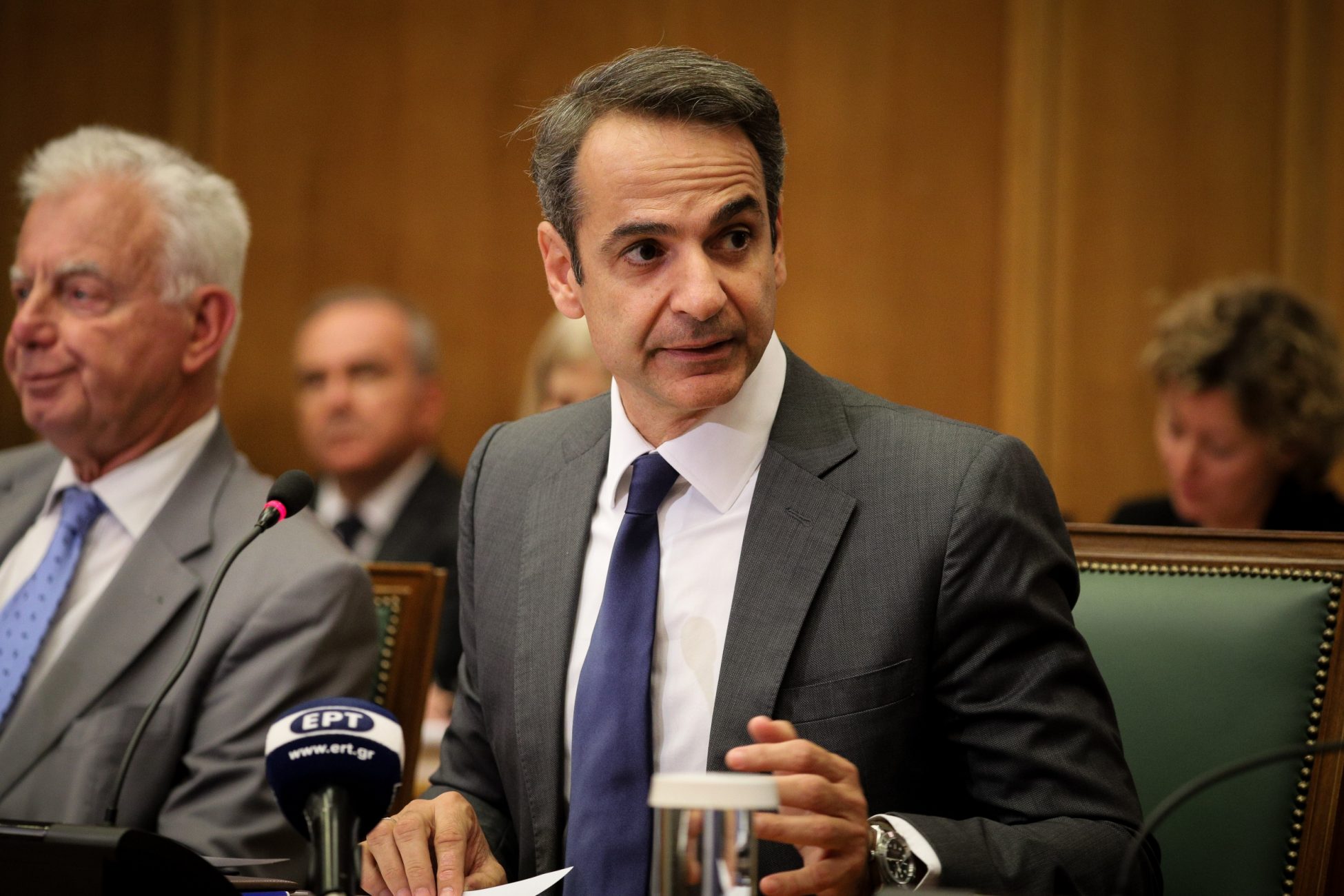 Guardian: Ο Μητσοτάκης έκανε δυνατό ξεκίνημα