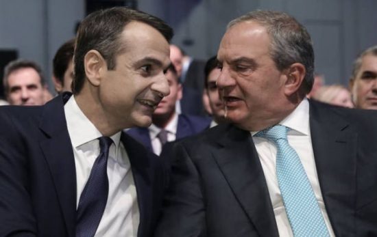 ΝΔ: Η «βελούδινη» αποχώρηση Καραμανλή και τα μηνύματα ενότητας