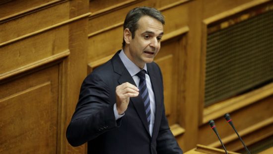 Μητσοτάκης σε Τσίπρα: «Προκλητικά αναμασάτε την καραμέλα περί “λευκών κολάρων»