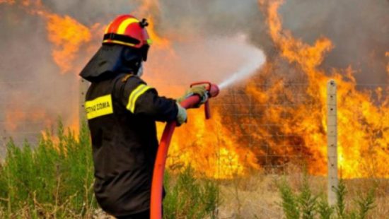 Υπό έλεγχο η πυρκαγιά στη Μάνδρα