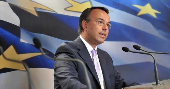 Επαφές Σταϊκούρα με Ρέγκλινγκ και Μοσκοβισί για το νέο φορολογικό