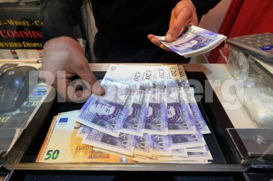 Γιατί οι Βρετανοί τουρίστες δεν θα ξοδέψουν πολλά φέτος στις διακοπές τους