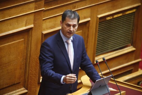 Θεοχάρης: Όποιος δεν ψηφίζει το σχέδιο νόμου δεν δίνει τα 4,4 δισ. ευρώ στον ελληνικό λαό