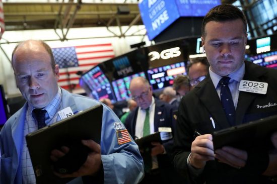 Νέα πτώση στη Wall Street καθώς μειώνονται οι αποδόσεις των ομολόγων
