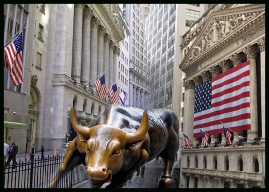 Wall Street: Κέρδη στο ξεκίνημα της εβδομάδας με ώθηση από την ενέργεια και τις τράπεζες