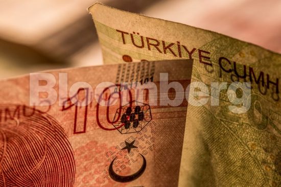 Η τουρκική λίρα ψάχνει τις μέγιστες αποδόσεις στα δολάρια