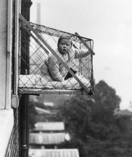 «Κλουβιά για μωρά»: Η τρομακτική ιστορία και πώς τα χρησιμοποιούσαν