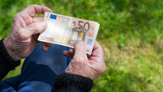 Αναδρομικά 2021: Έως 9.000 ευρώ σε όσους αναμένουν μέχρι και δύο χρόνια την οριστική σύνταξη