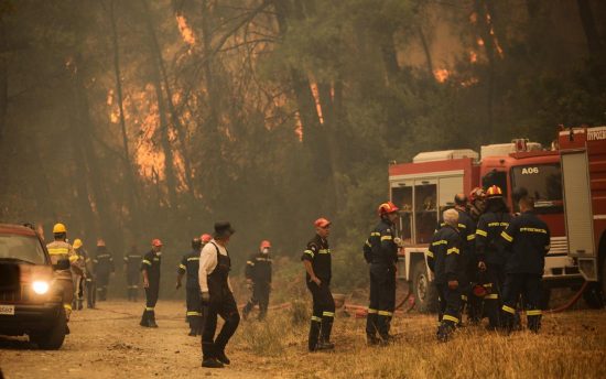 Πυρκαγιά στην Εύβοια: Συνεχίζονται οι προσπάθειες για τον έλεγχό της