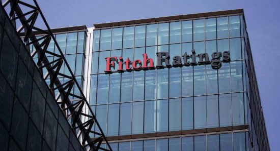 Fitch: Υποβάθμισε σε «AA-» το αξιόχρεο της Γαλλίας