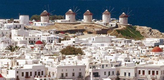 The Guardian: Πως η Μύκονος έγινε το νησί των κροίσων