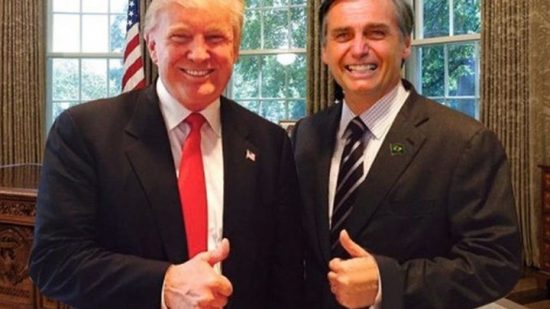 Τραμπ και Μπολσονάρου αλληλοσυγχαίρονται για την «επιτυχή» αντιμετώπιση των πυρκαγιών