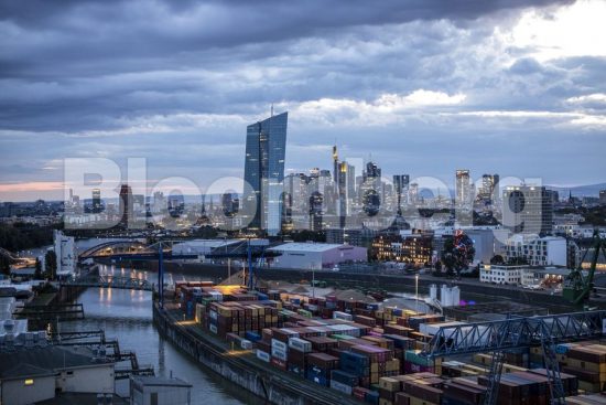 ΕΚΤ: Η πειθώ του Ντράγκι, η συναίνεση του Τρισέ και το νέο QE