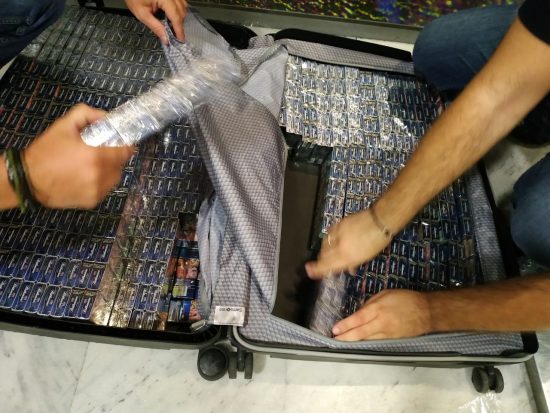 «Μπλοκάρισμα» ποσοτήτων λαθραίων τσιγάρων στο αεροδρόμιο «Μακεδονία»