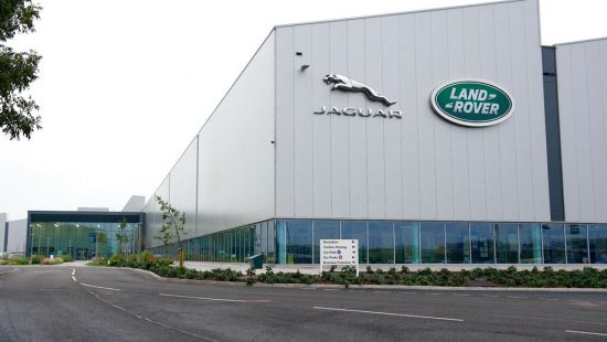 Jaguar Land Rover – Δασμοί Τραμπ: Αναστέλλει για έναν μήνα τον εφοδιασμό της αγοράς στις ΗΠΑ