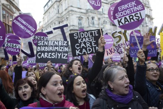 Διαδηλώσεις στην Κωνσταντινούπολη κατά της βίας σε βάρος των γυναικών