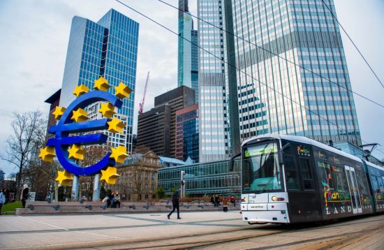 Τα «γεράκια» της ΕΚΤ θέλουν να βάλουν «φρένο» σε νέο QE
