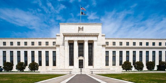 Μπεζ Βίβλος (Fed): Σχεδόν αμετάβλητη η οικονομική δραστηριότητα – Επιδείνωση του outlook