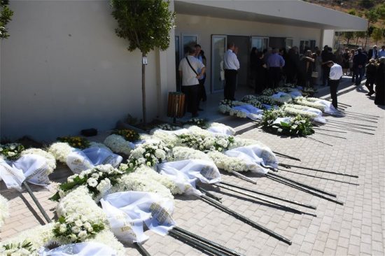 Σε κλίμα συγκίνησης το «τελευταίο αντίο» στον Δημήτρη Ρίζο