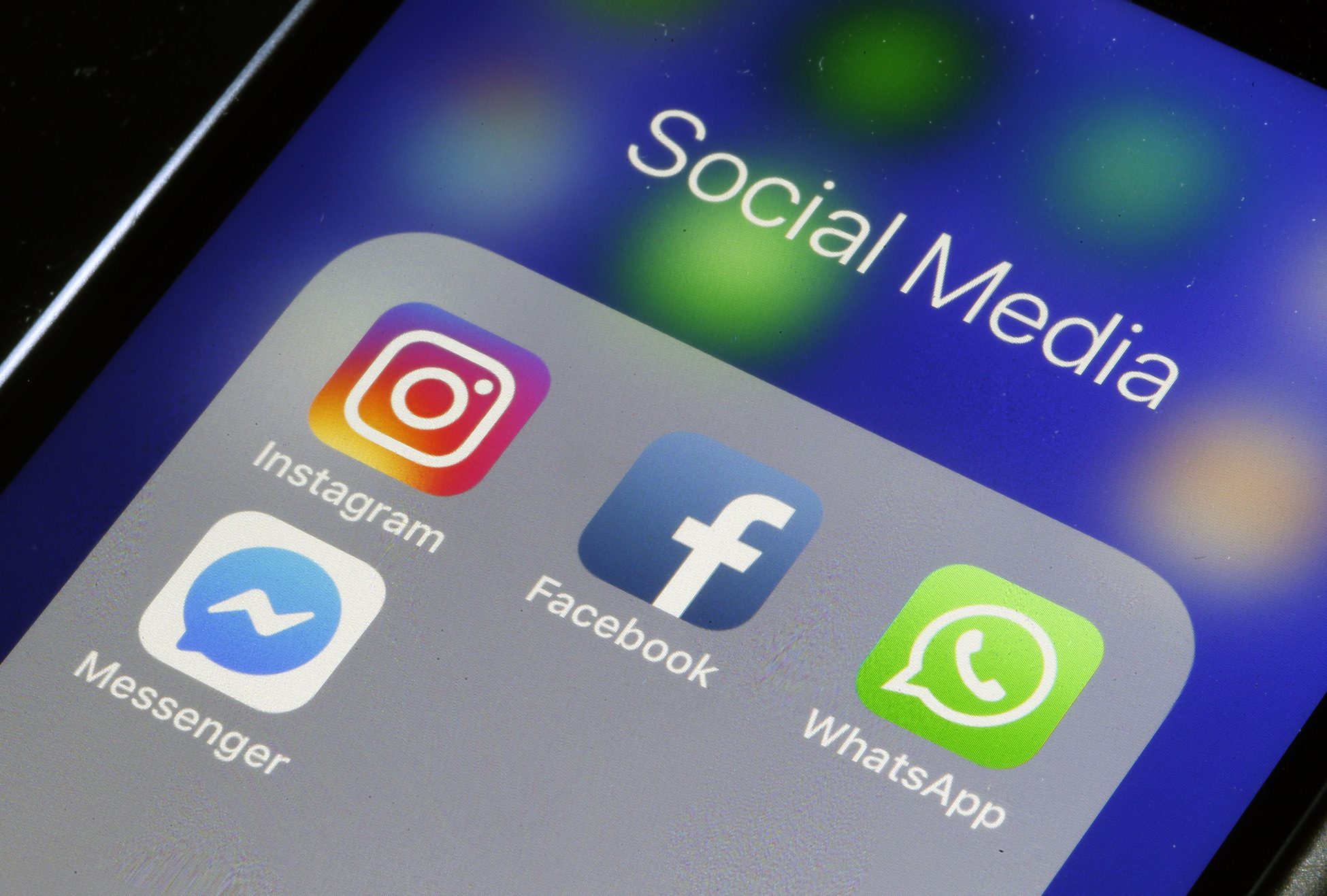 «Έπεσε» το Facebook και το Instagram – Σε ποιες περιοχές εντοπίζονται τα προβλήματα