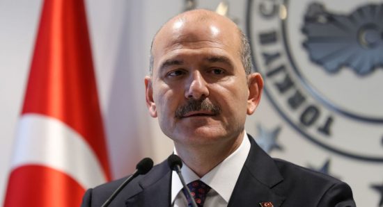 Μείωση των προσφυγικών ροών προς την Ελλάδα «βλέπει» ο Τούρκος ΥΠΕΣ