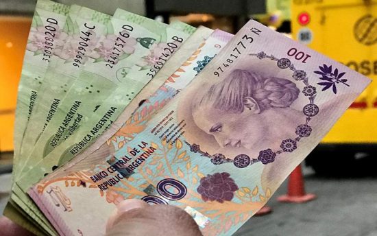 Αργεντινή: Επιβολή συναλλαγματικών ελέγχων – Βαθαίνει η κρίση